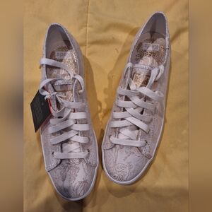 Keds Women's Cream Lace Sneakers